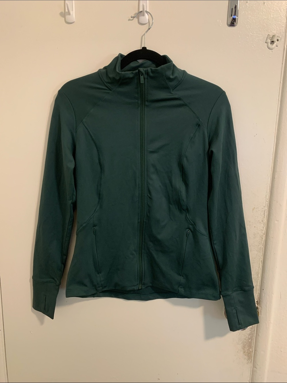 Women’s all in motion dark green active jacket! NWT